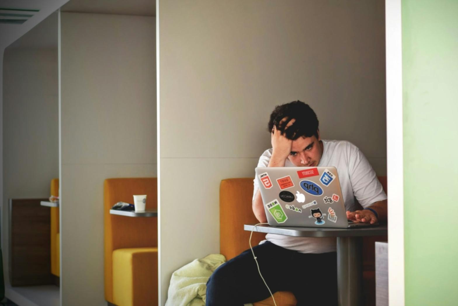 Çevrimiçi eğitim platformu arayüzü ve kullanıcı deneyimi